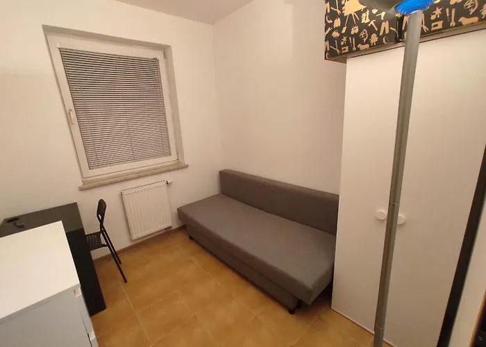 Nice Room With 2 Shared Bathrooms ,Wc , 2Km To Old Town -100M From Metro Szwedzka