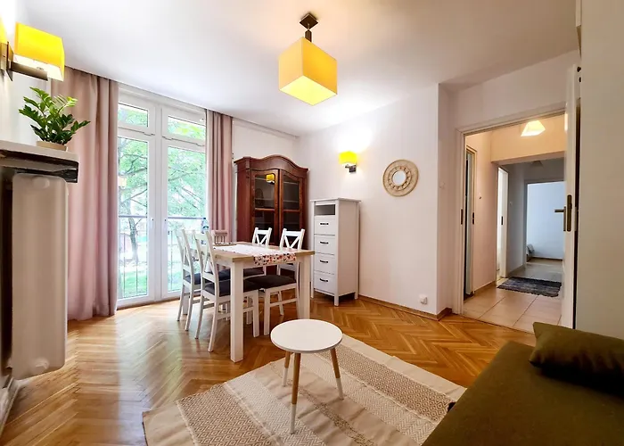 Peaceful 3-Room Flat By The Old Town