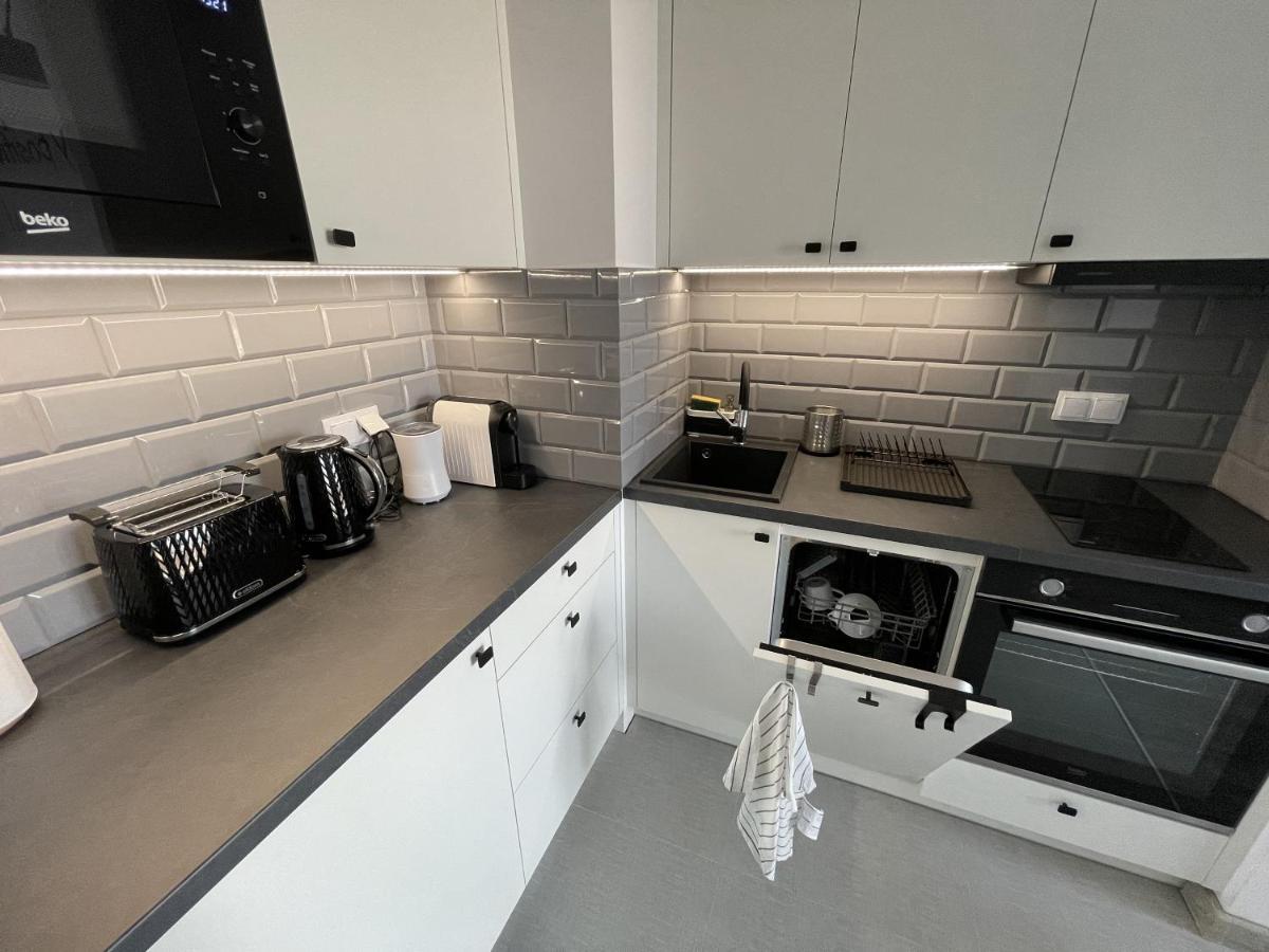 Prymasa Tysiaclecia 83a By Aparthouse Apartment