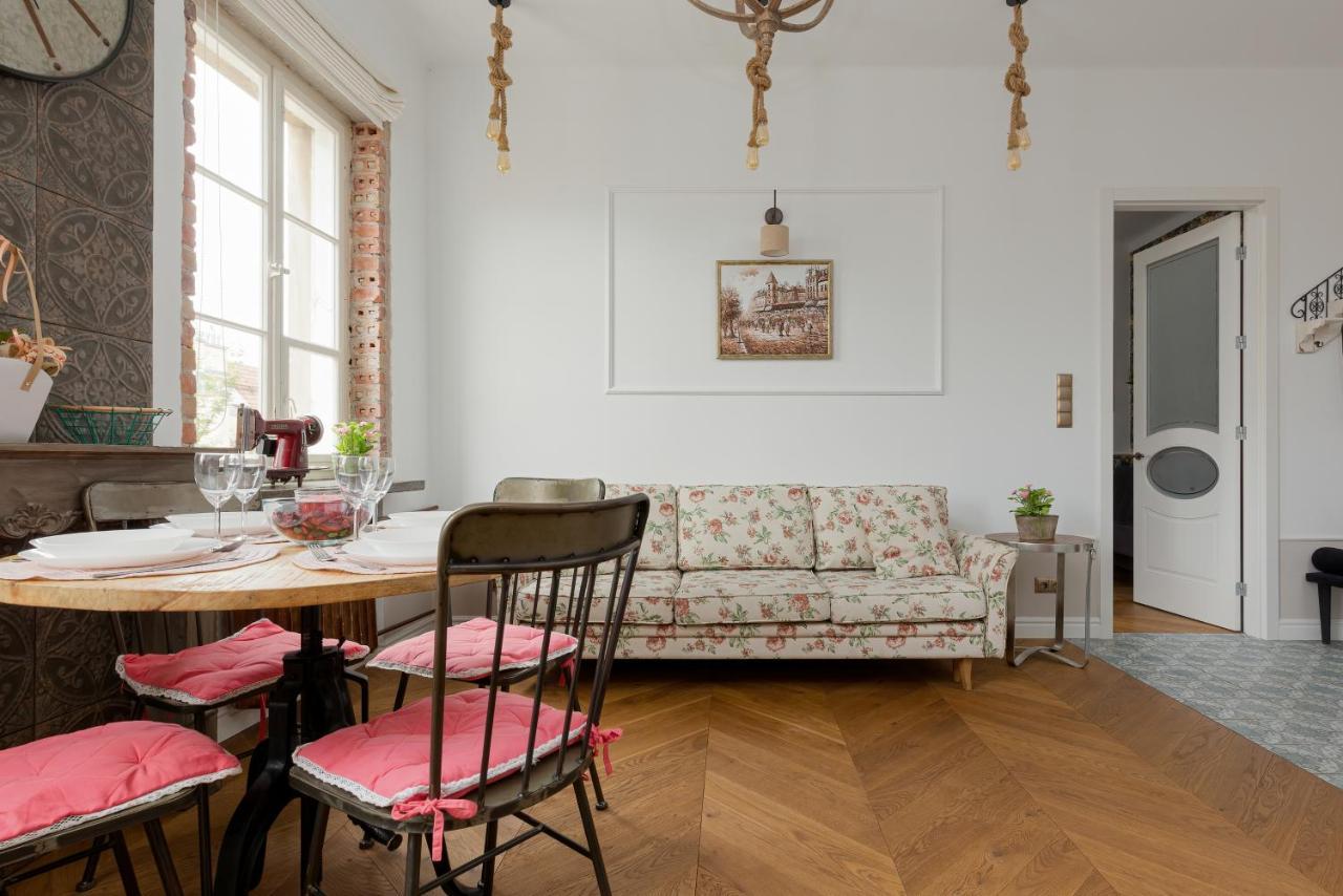 On The Square By Renters Apartament *