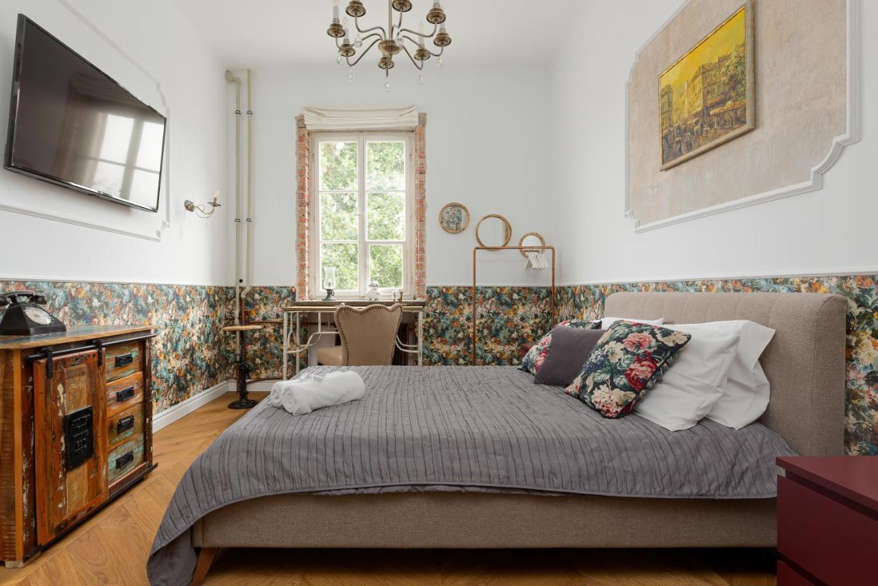 On The Square By Renters Apartament *