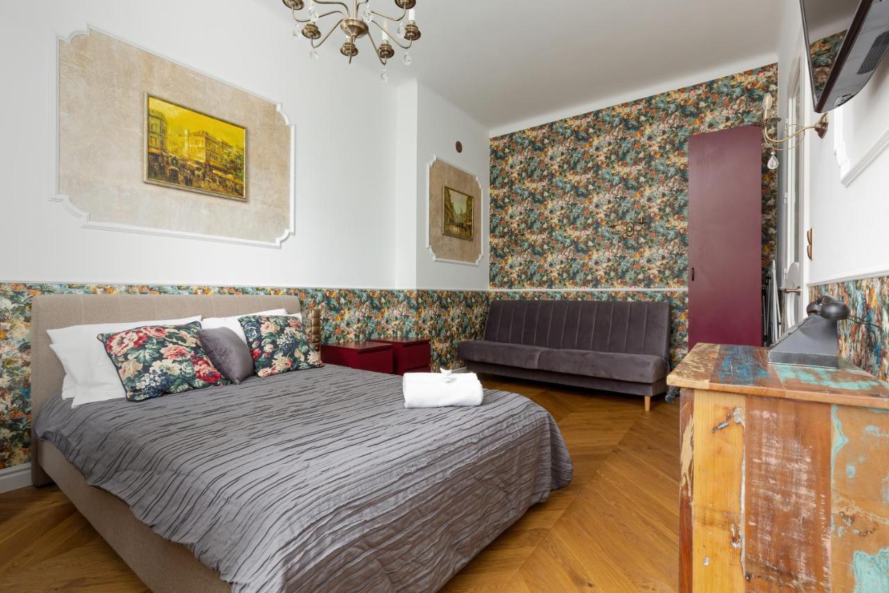 On The Square By Renters *
