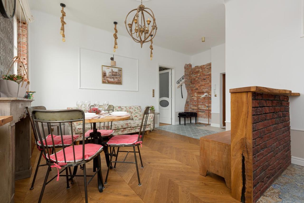 On The Square By Renters * Warszawa