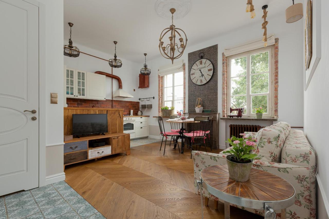On The Square By Renters