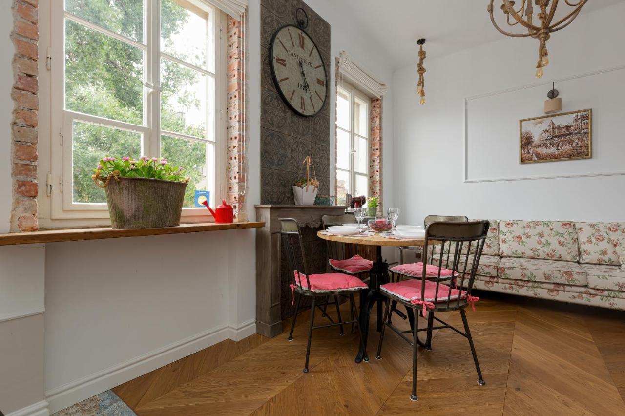 Apartament On The Square By Renters *