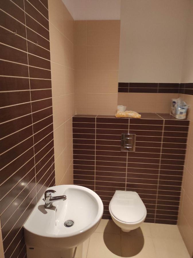 With 2 Shared Bathrooms ,wc , 2km To Old Town -100m From Metro Szwedzka Warsaw