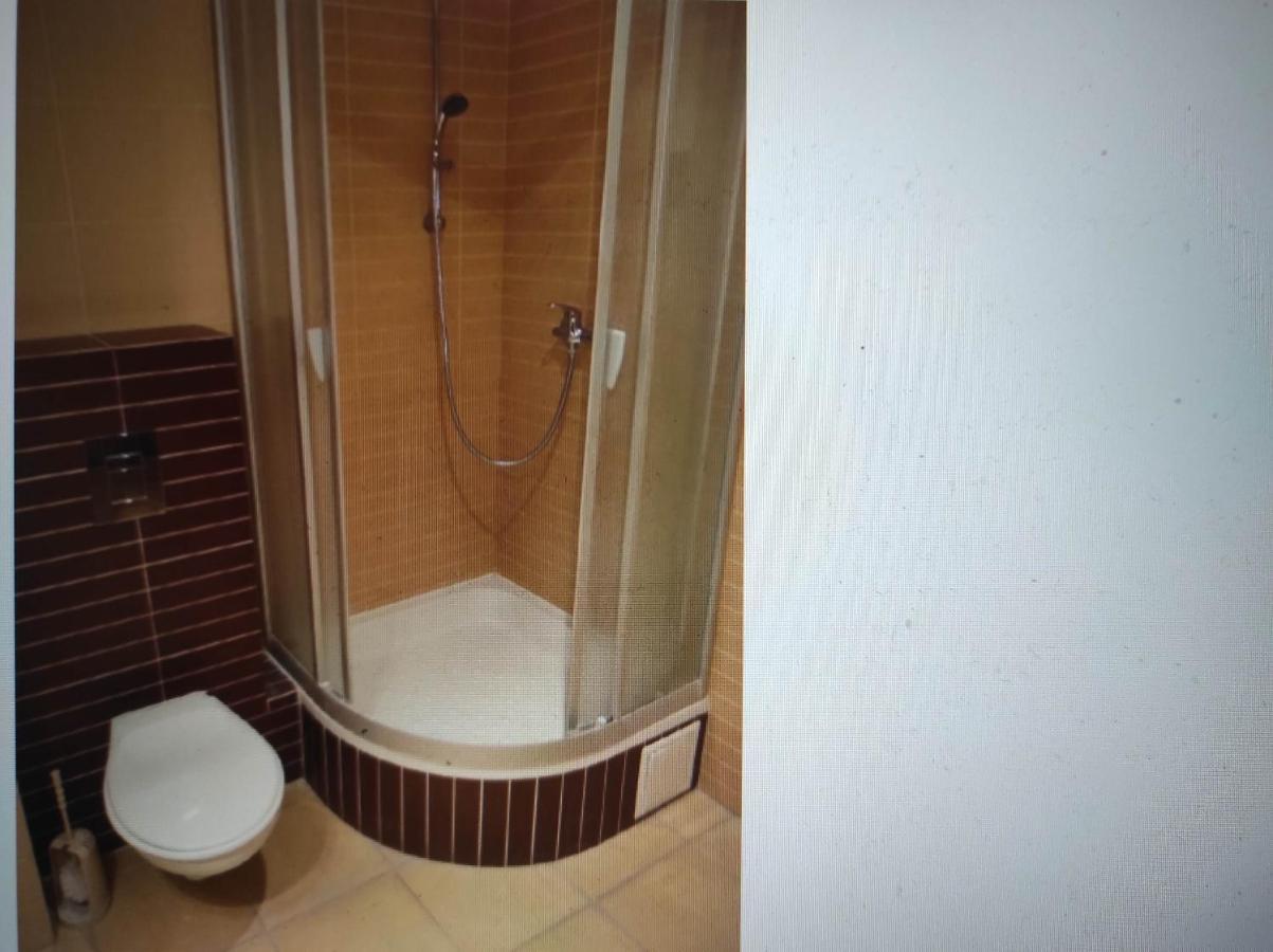 With 2 Shared Bathrooms ,wc , 2km To Old Town -100m From Metro Szwedzka * Warsaw