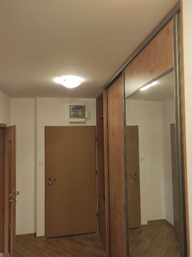 Campsite With 2 Shared Bathrooms ,wc , 2km To Old Town -100m From Metro Szwedzka *
