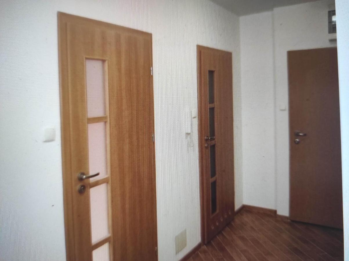 With 2 Shared Bathrooms ,wc , 2km To Old Town -100m From Metro Szwedzka * Warsaw