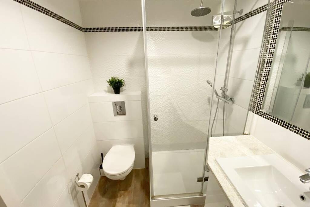 Exclusive 2br! Near City Center +netflix