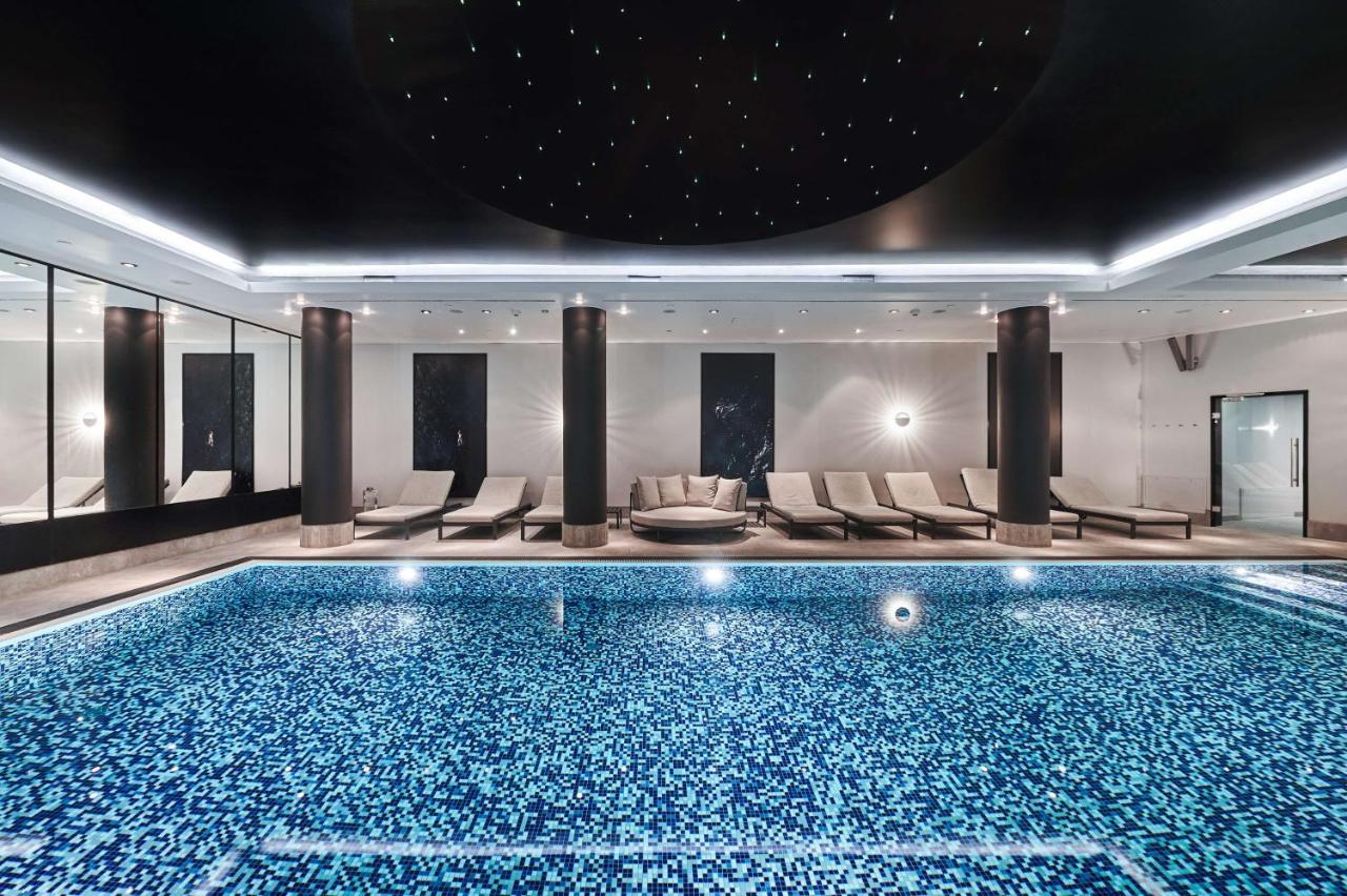 Radisson Collection Hotel, Hotel