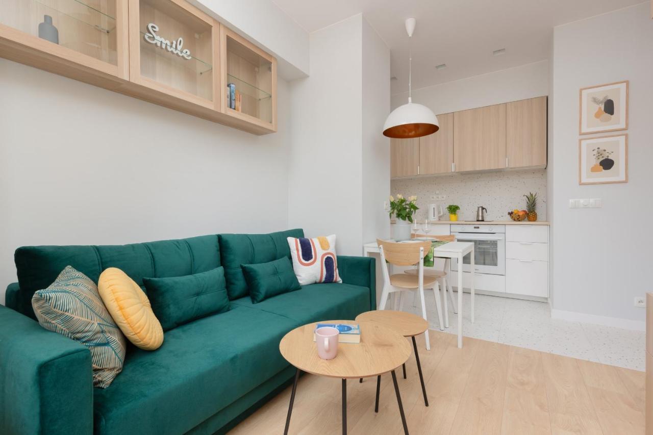 Karolkowa By Renters Apartment