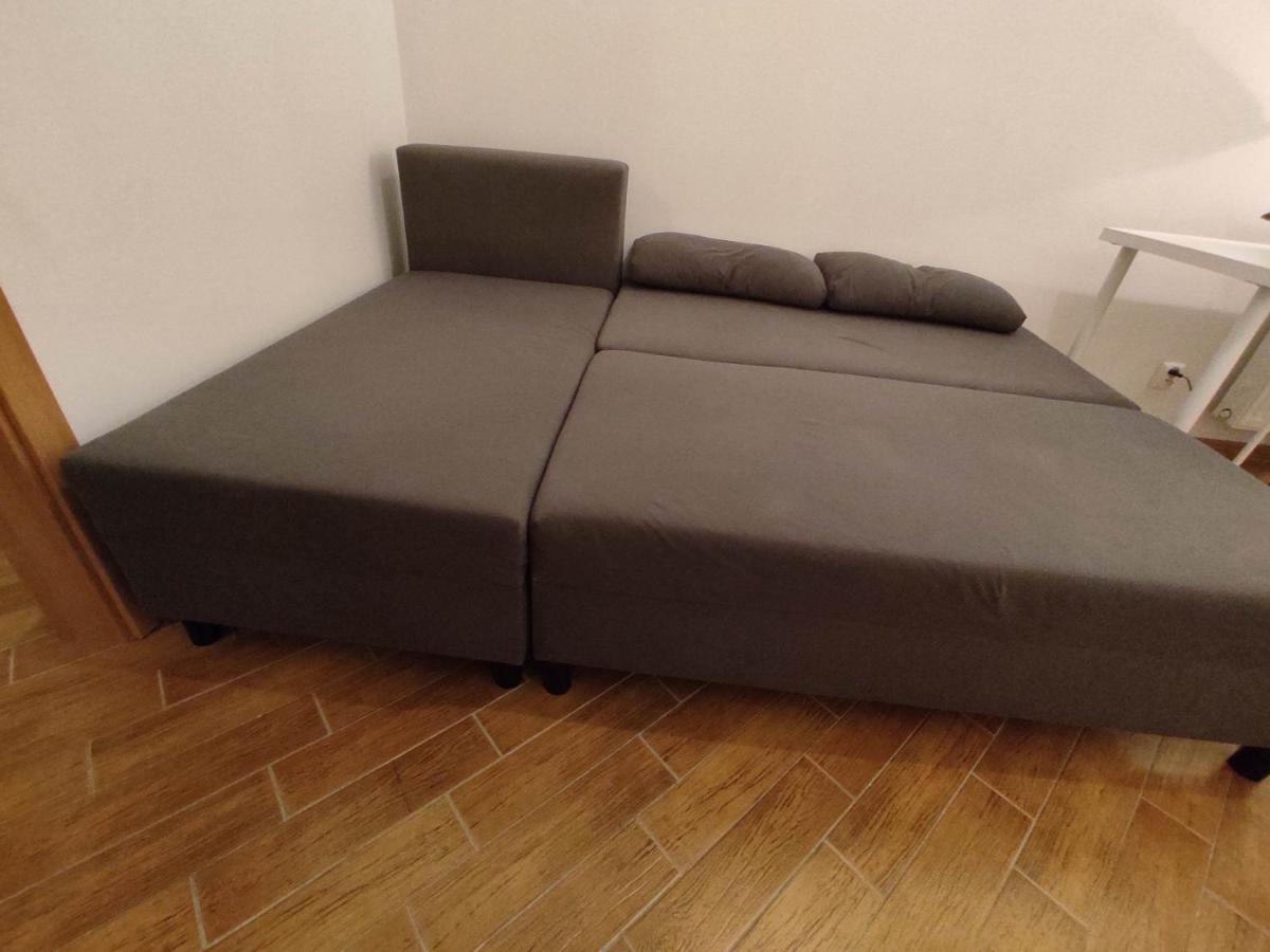 Campsite With 2 Shared Bathrooms ,wc , 2km To Old Town -100m From Metro Szwedzka *