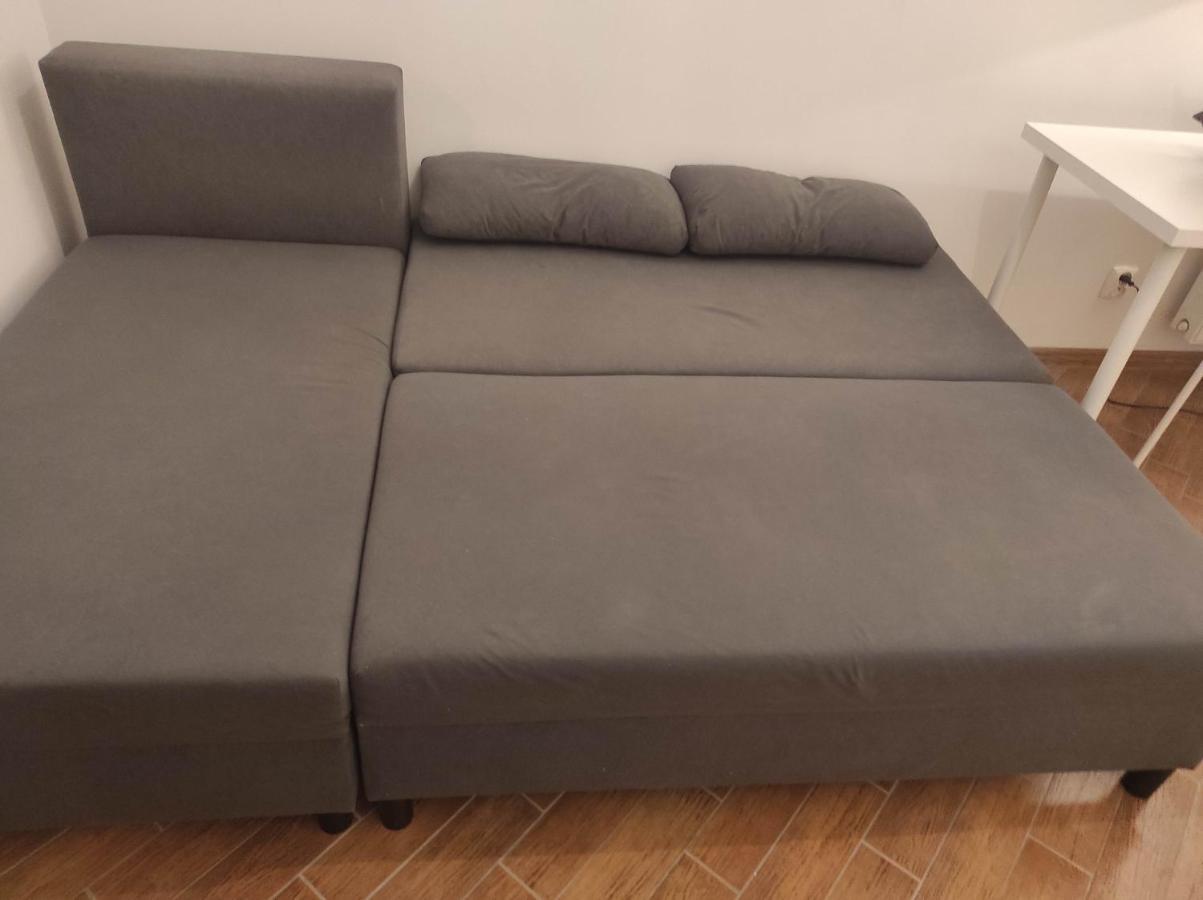 With 2 Shared Bathrooms ,wc , 2km To Old Town -100m From Metro Szwedzka Warsaw