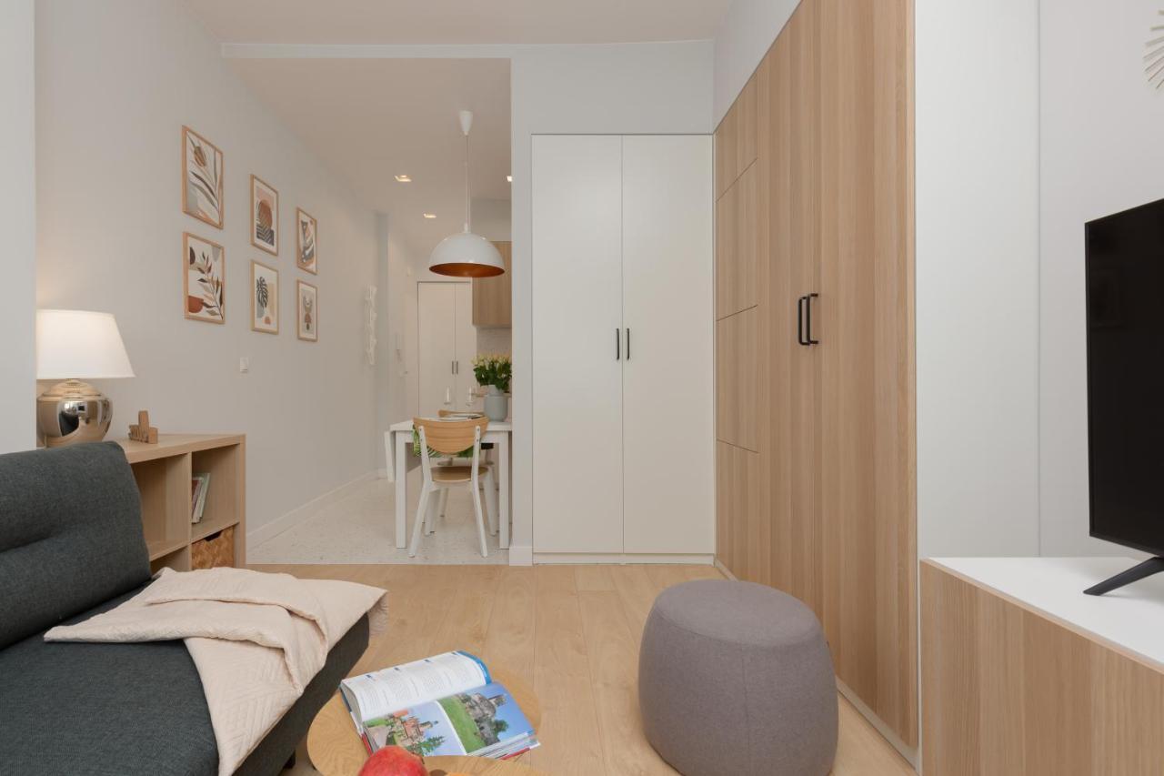 Karolkowa By Renters Apartment *