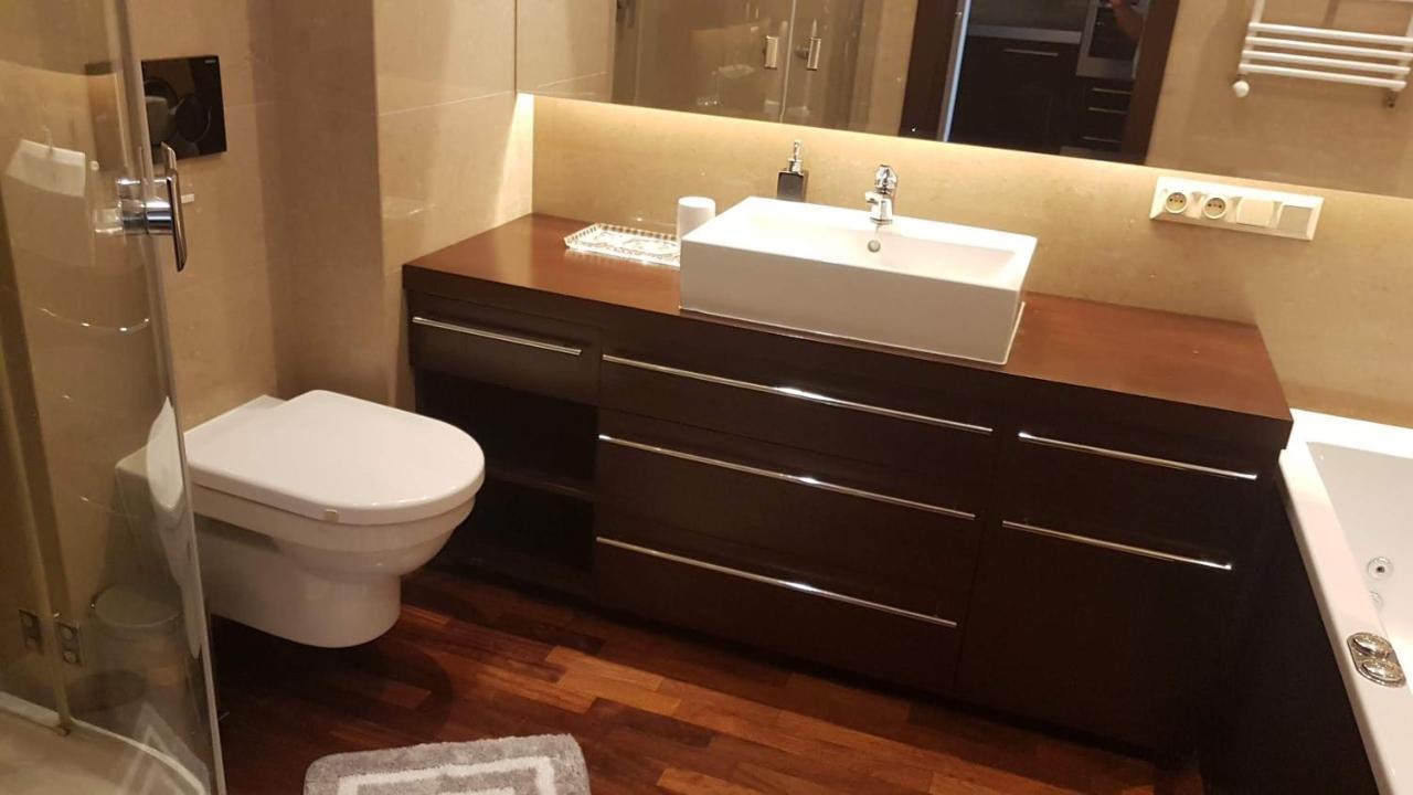 Apartament Z Balkonem Przy Parku Apartment *