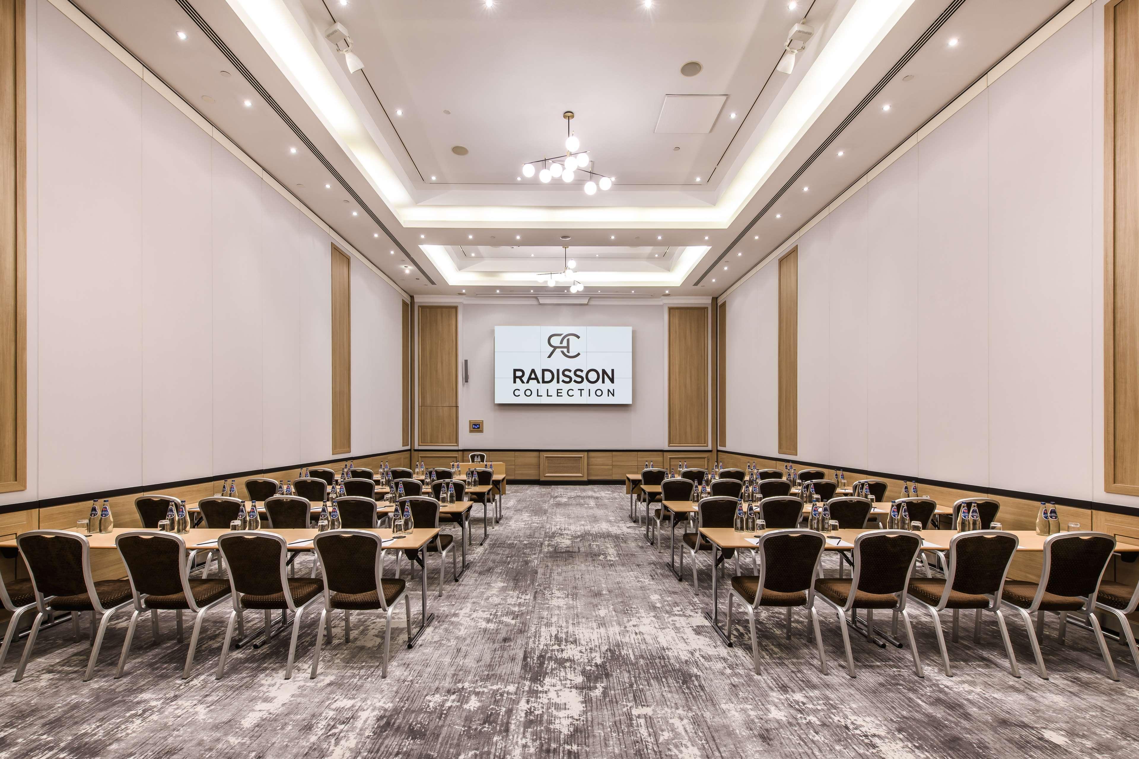 Radisson Collection Hotel, Hotel