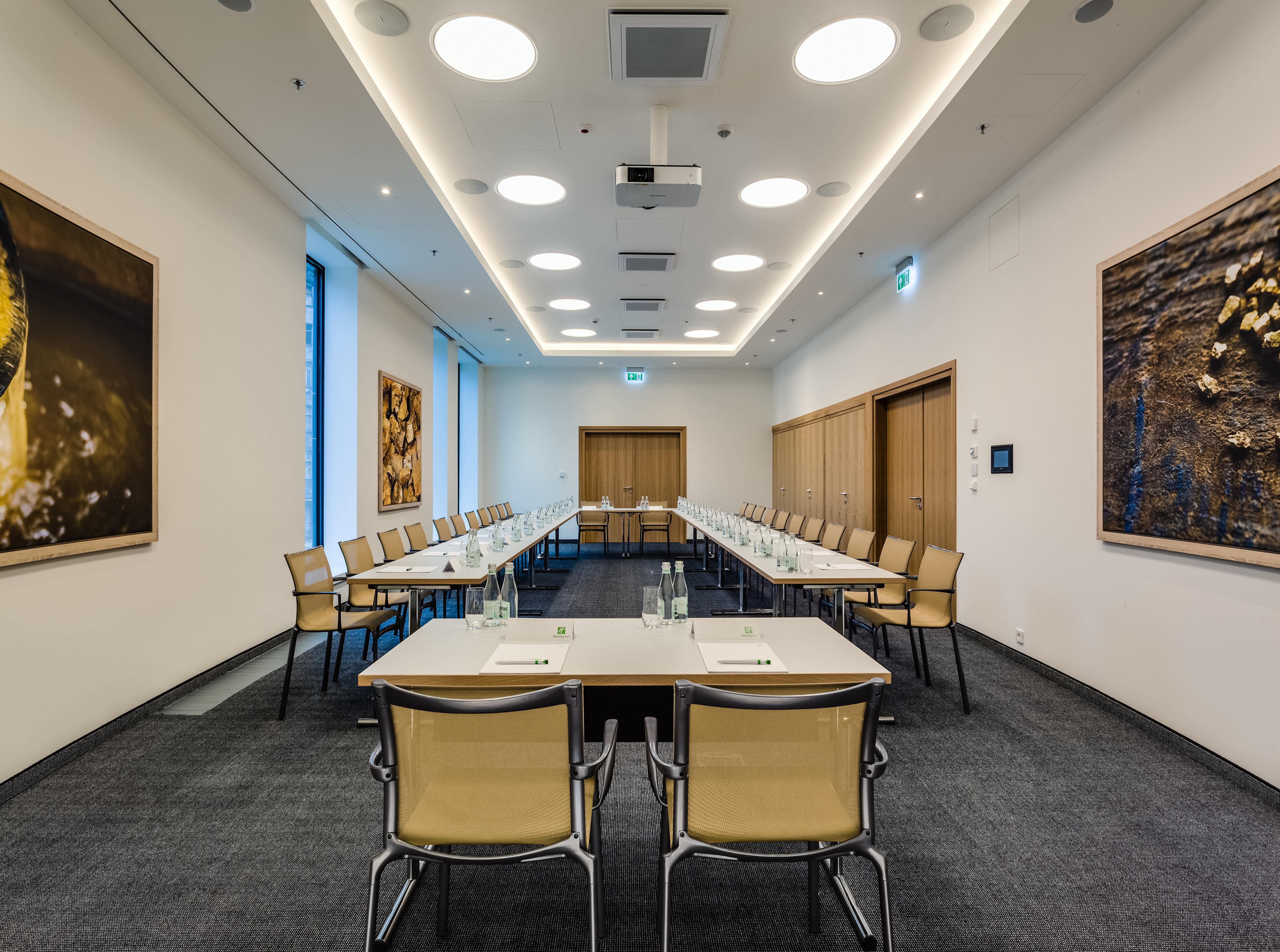 - Centre By Ihg Hotel Warszawa