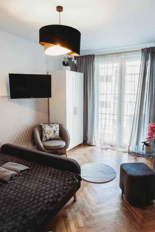 Clicktheflat Jasna Palace Of Culture Homestay *