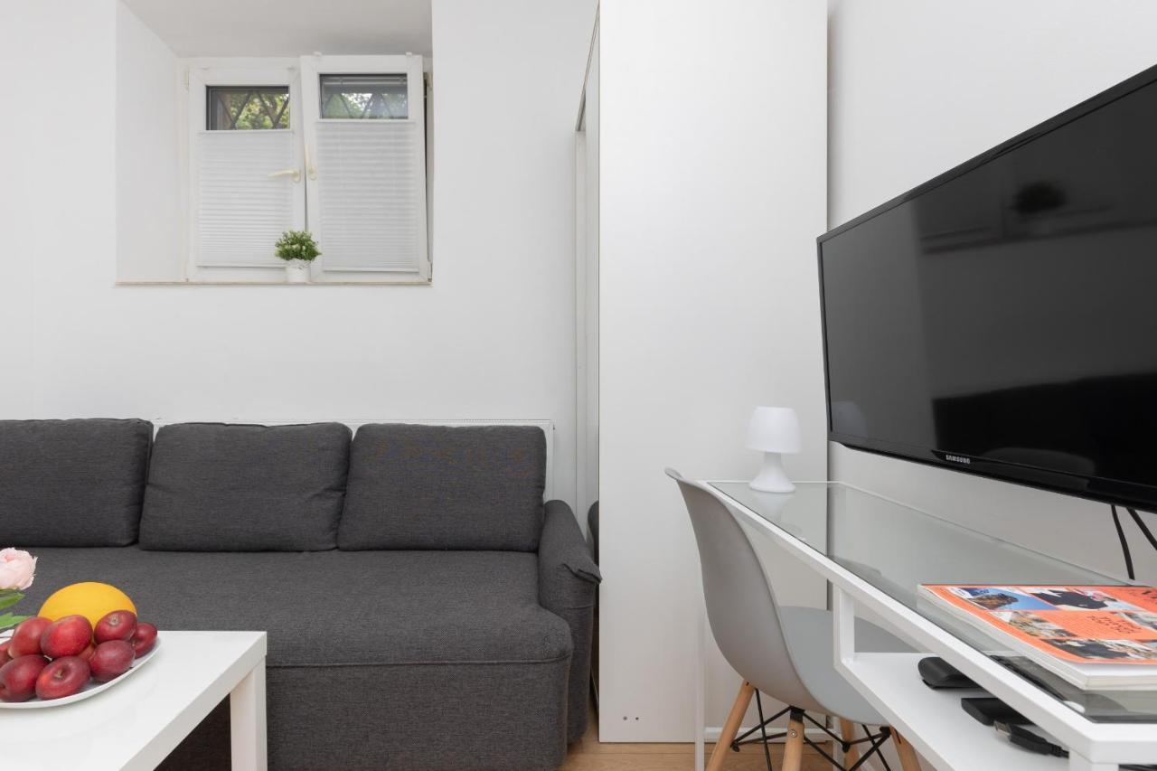 Micro Near Fort Mokotow By Renters *