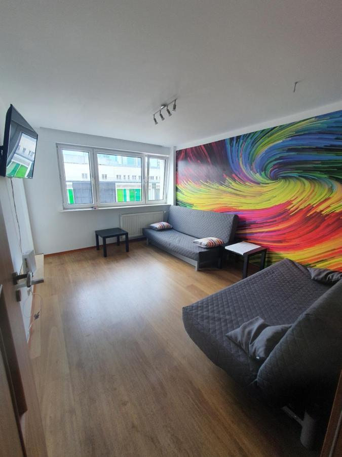 Ohmyhome Zlota Colors *