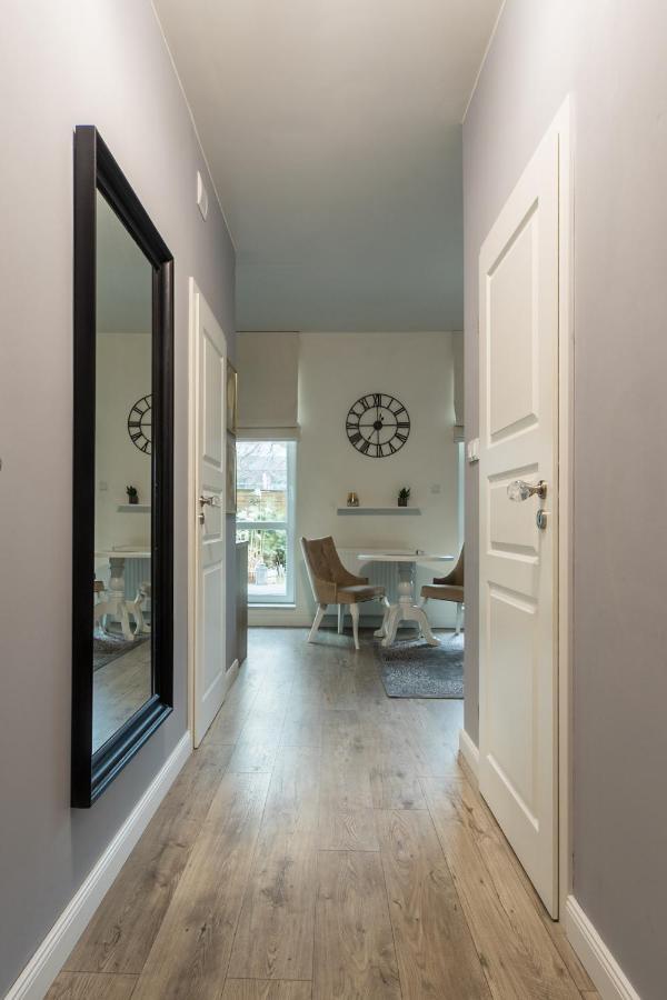 Good Apartments: Kierbedzia 6 With Free Parking And Garden Terrace * Warsaw