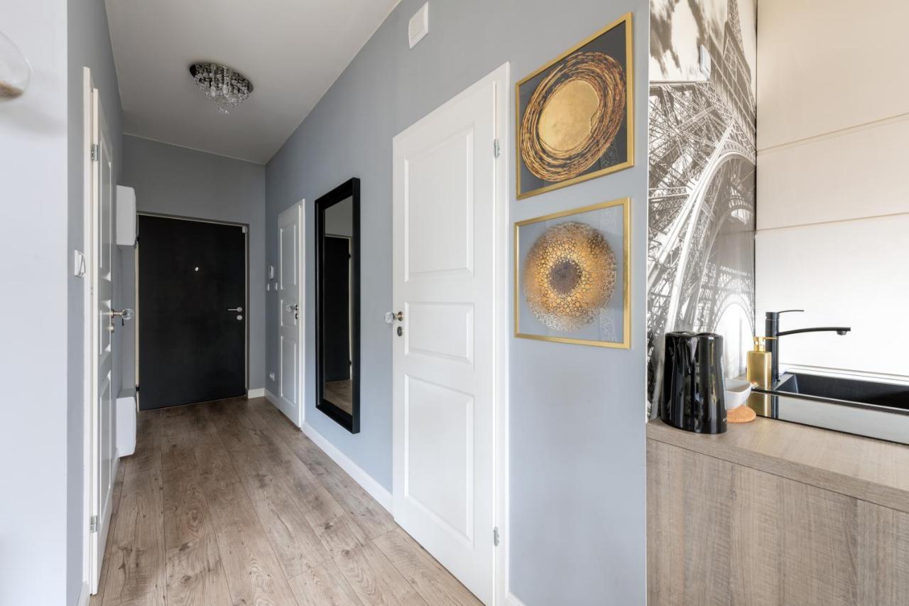 Good Apartments: Kierbedzia 6 With Free Parking And Garden Terrace Apartment *