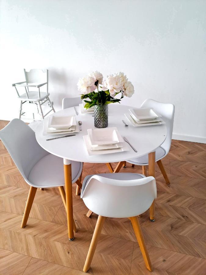 Sunny & Modern 2 Beds Spacious Air-conditioned Apartament *