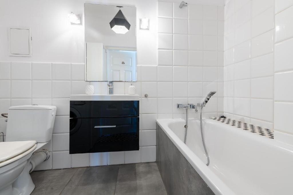 Wilcza 55: Private With Separate Bedroom