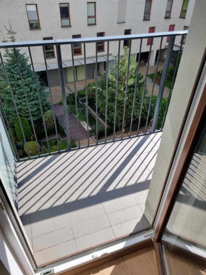Central: Balcony Retreat With Parking