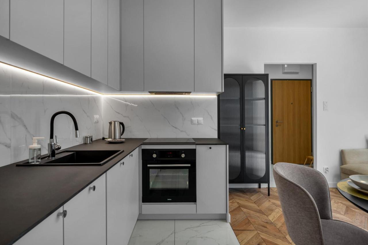 Kasprzaka 29a Business N1 - Parking, Balcony, Targi Expo - By Rentujemy Apartment *