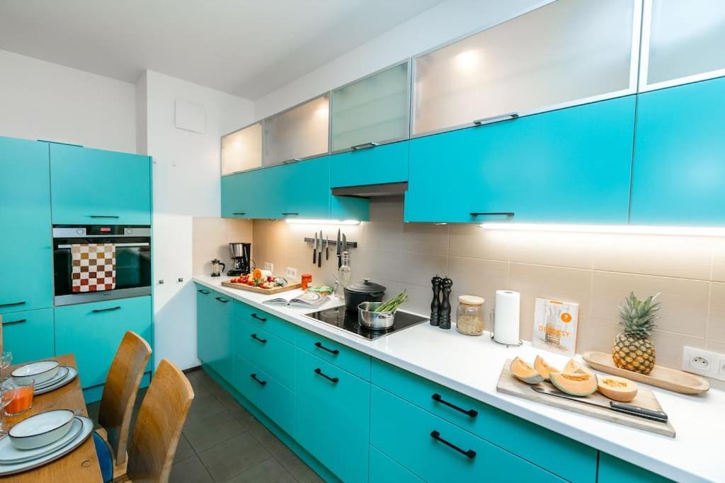 Stunning Apartment. Garage. Security. Mokotow Area * Warschau