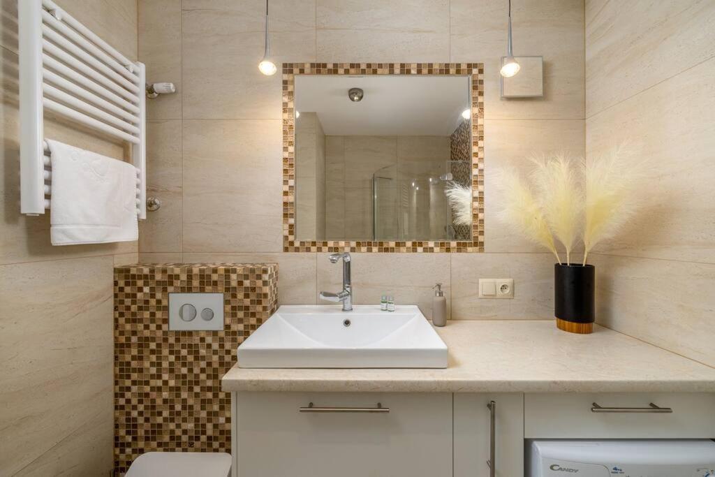 Ecru Inflancka Modern With Balcony Wwa47 *