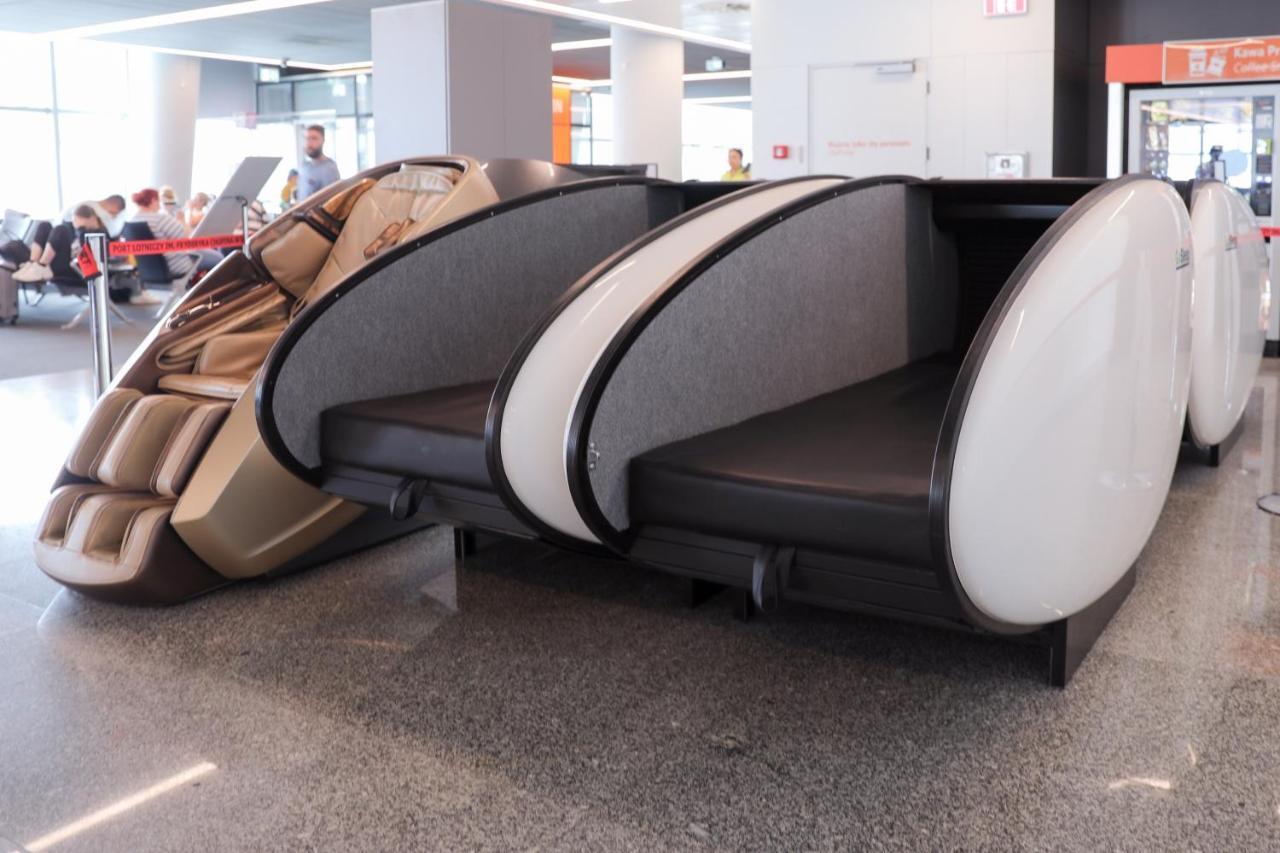 Sleeping Pods Gosleep - Inside Of Chopin Airport, Non Schengen Restricted Zone After Passport Control, Near Gate 2n Khách sạn nang Warsaw