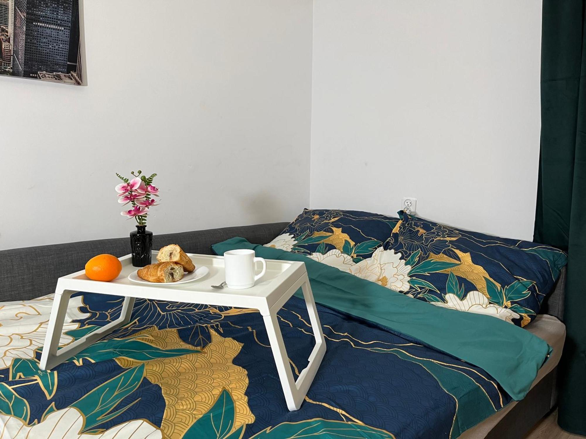 Przestronna Kawalerka Mokotow Dla 3 Osob Apartment