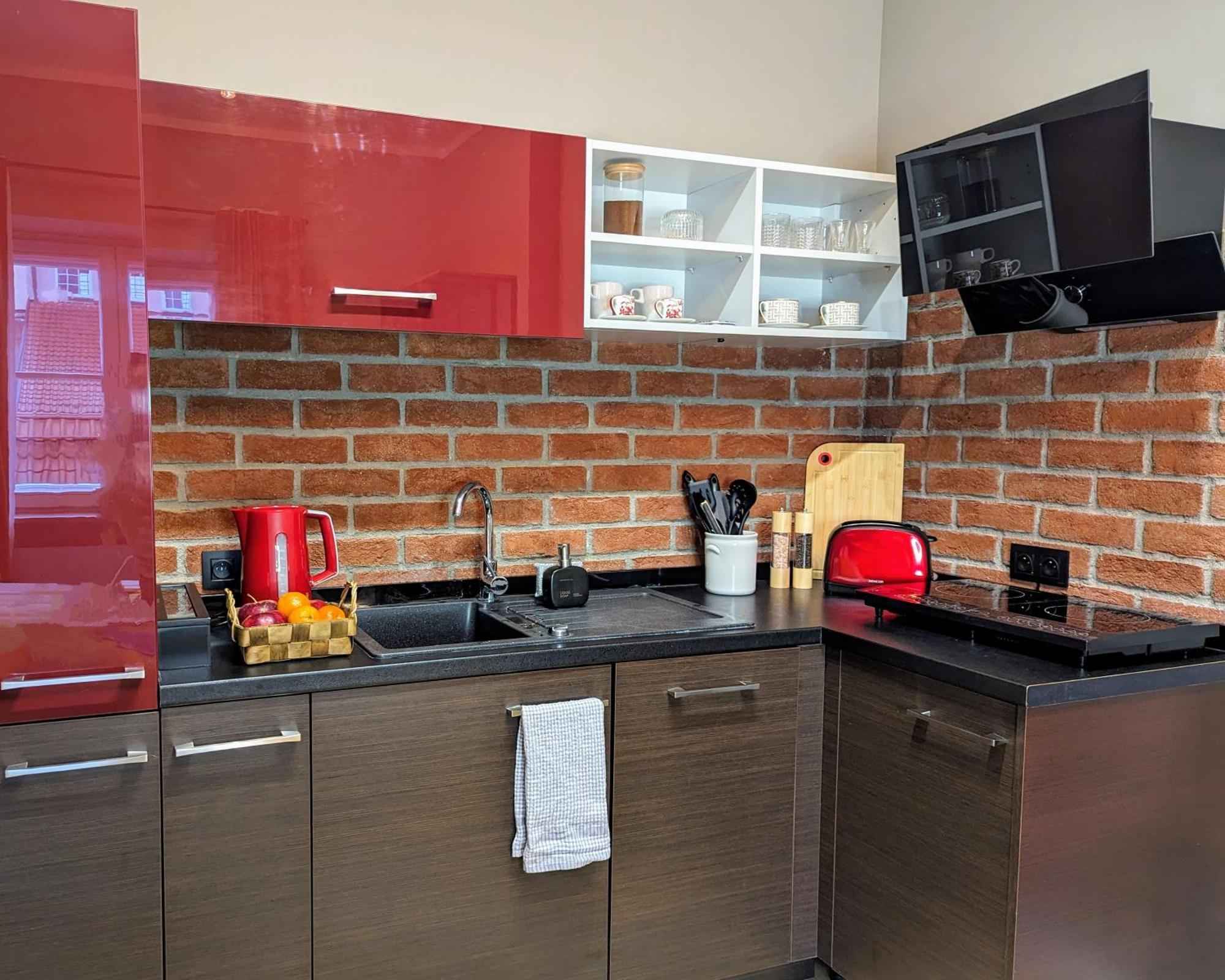 Bella Luna Luxury - Chic In Historic Square Apartament *