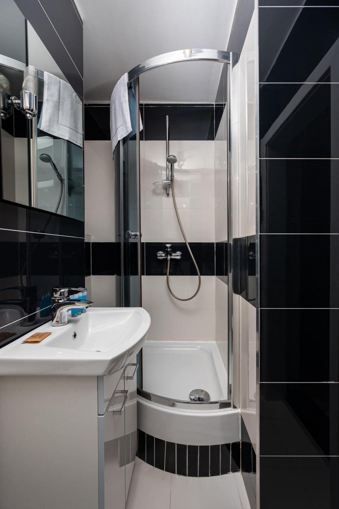 Apartment Sadyba Black & White Studio *