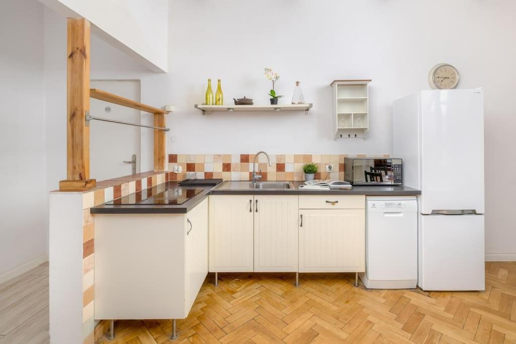 Charismatic In A Tenement House By Ecru Wwa62 Apartment Warsaw