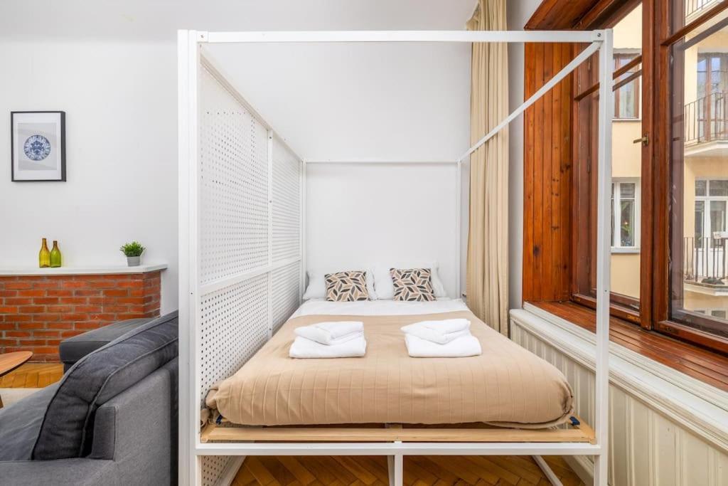 Charismatic In A Tenement House By Ecru Wwa62 Apartment Warsaw