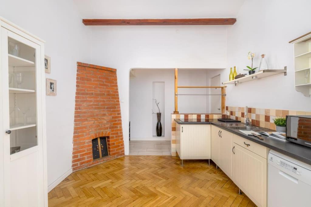 Charismatic In A Tenement House By Ecru Wwa62 * Warsaw