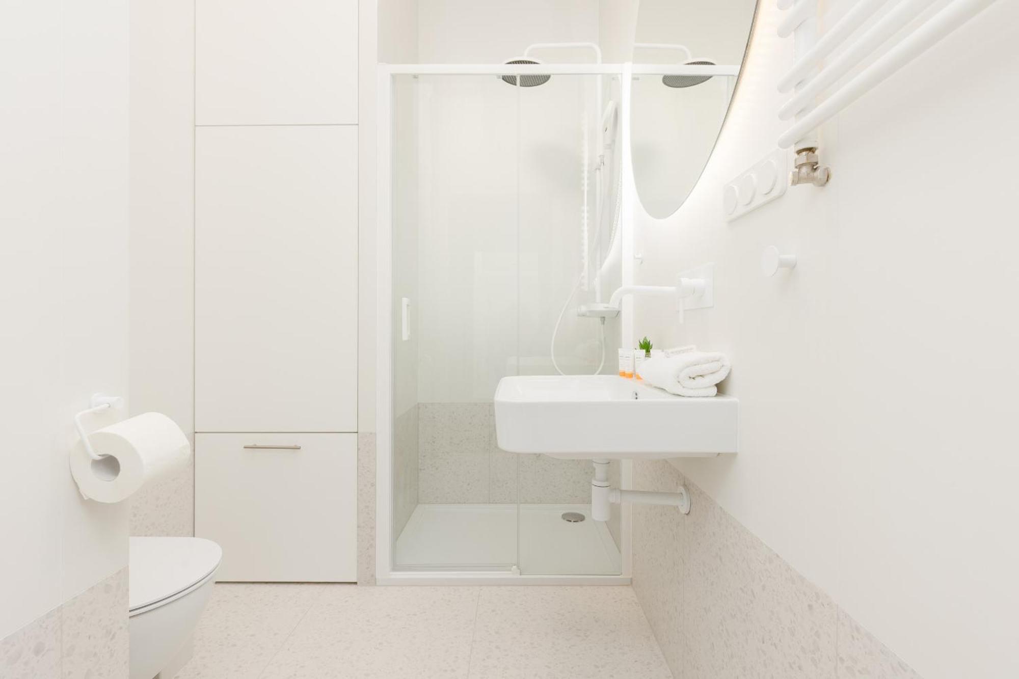 Apartment Bright 2-bedroom By Renters Warsaw