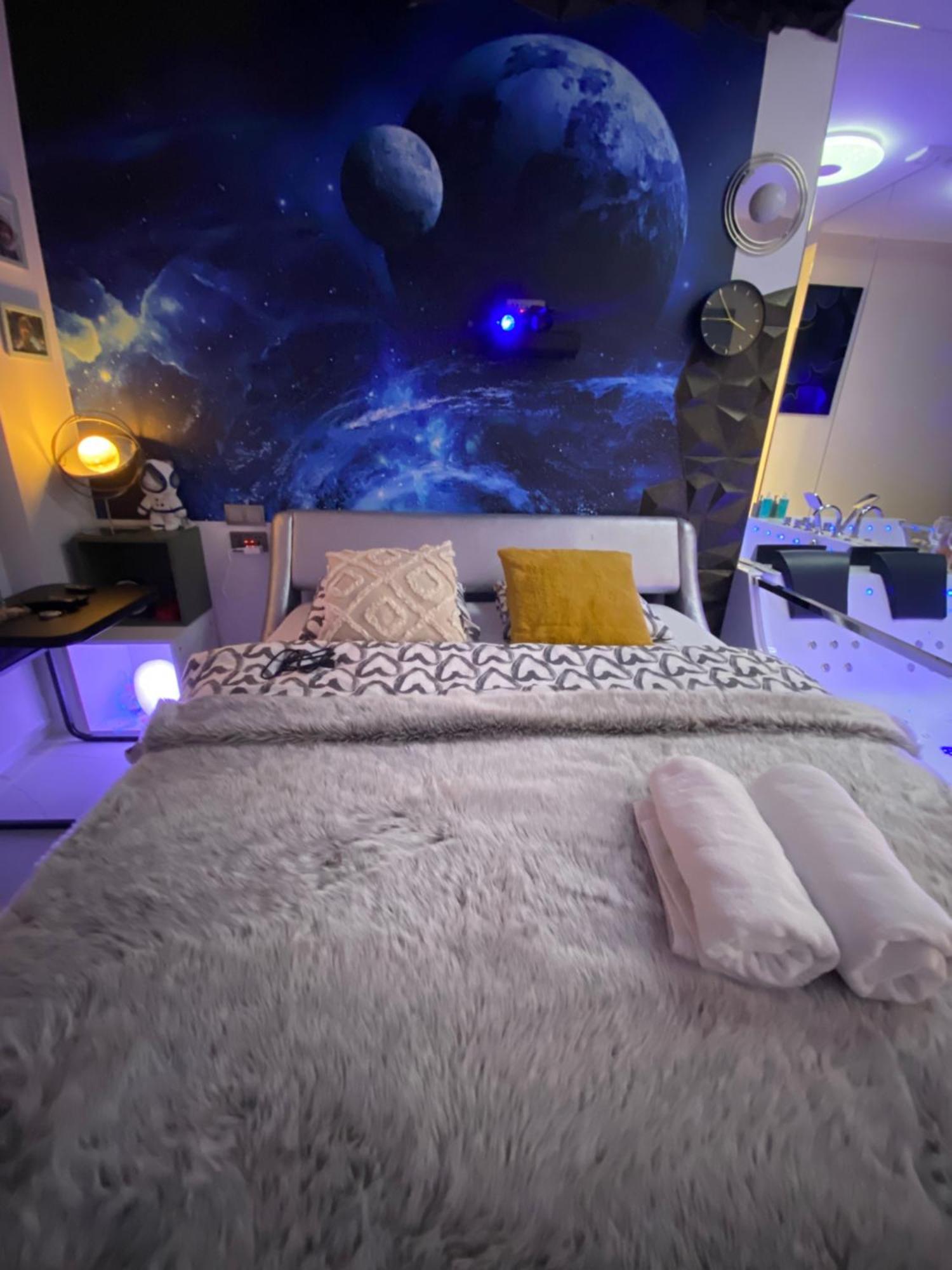 House - In With Private Jacuzzi, Full Access To Sauna, Gym And Billards - Studia Z Prywatnym Jacuzzi Oraz Dostepem Do Sauny, Silowni I Bilarda Apartment