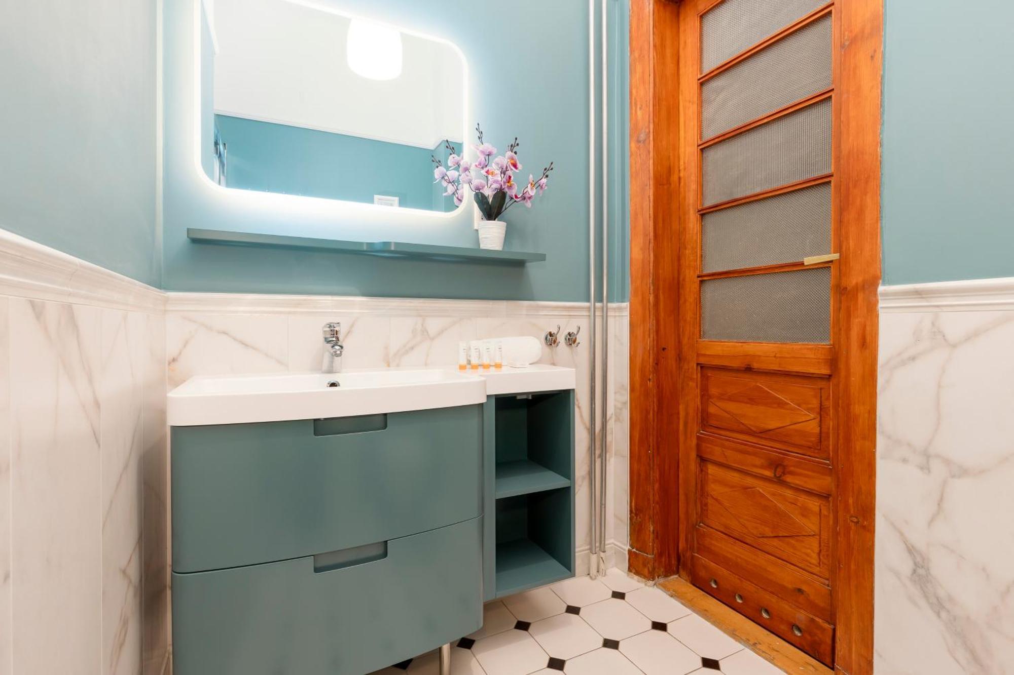 Vintage Praga By Renters *