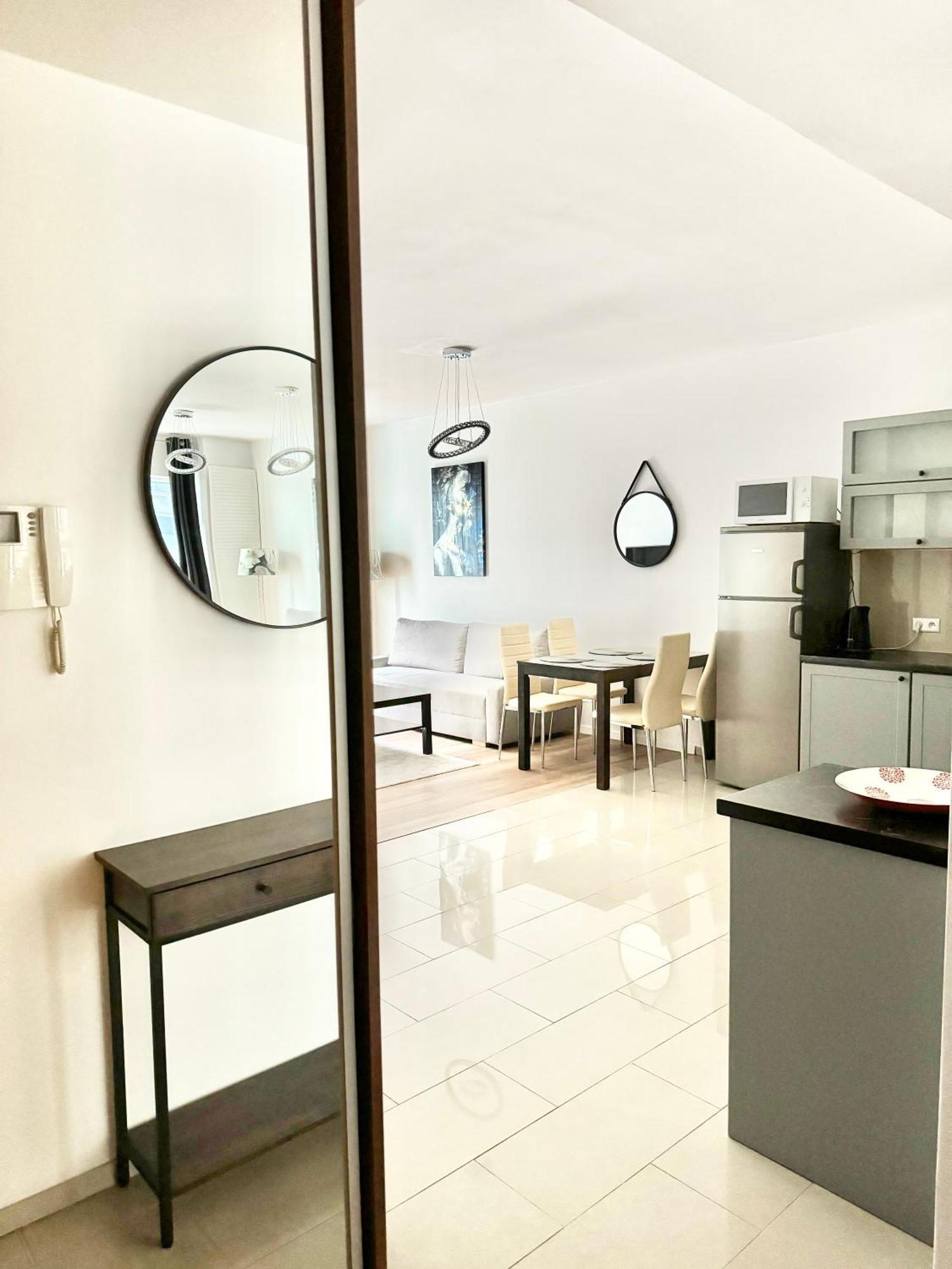 Platinum Towers Country 2 Country 4* Warsaw