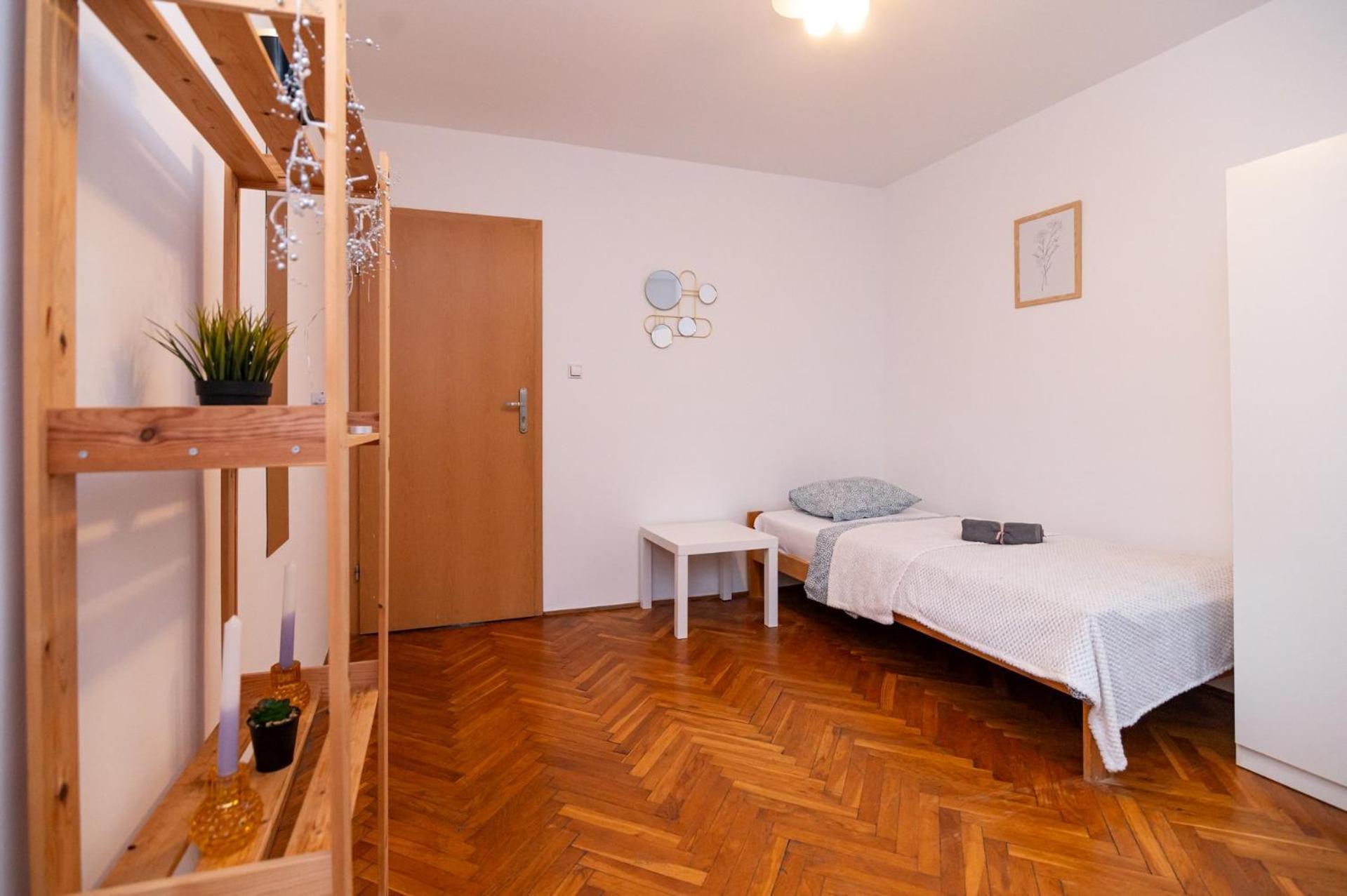 Regem Nowogrodzka Warsaw