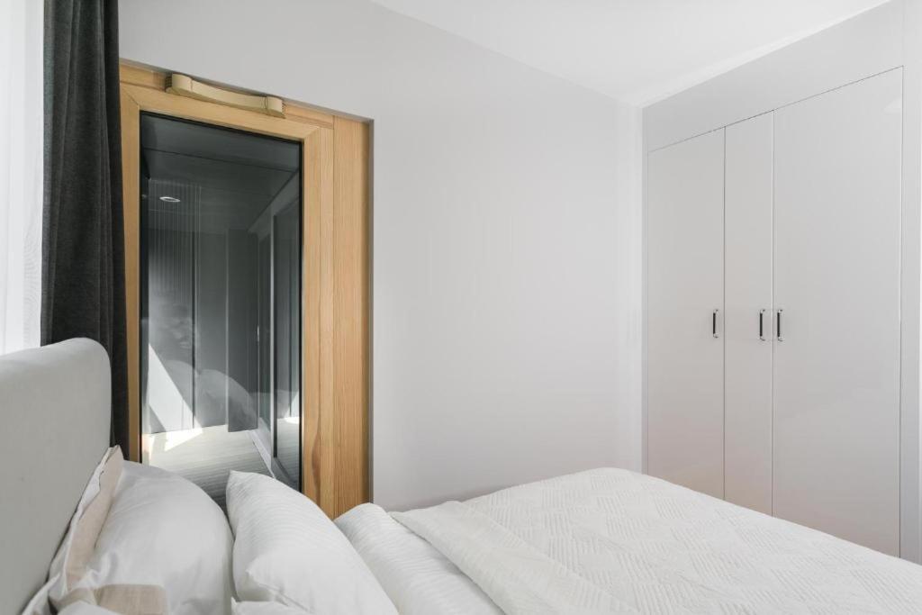 Apartment Golden - Two Bedrooms Luxury In The Center - Mennica