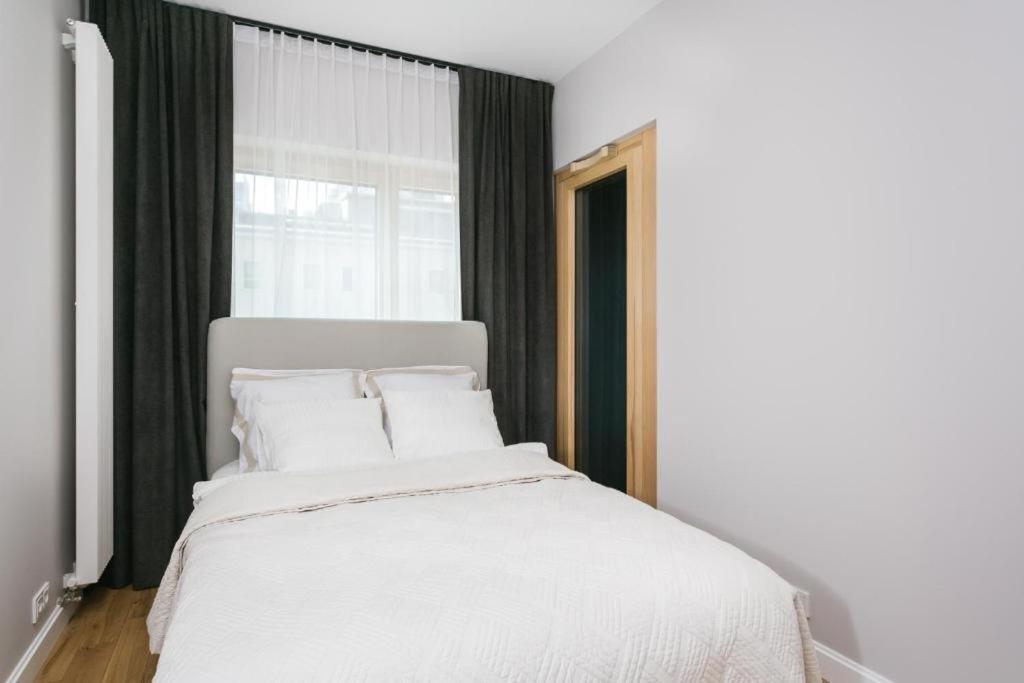 Golden - Two Bedrooms Luxury In The Center - Mennica Apartment *