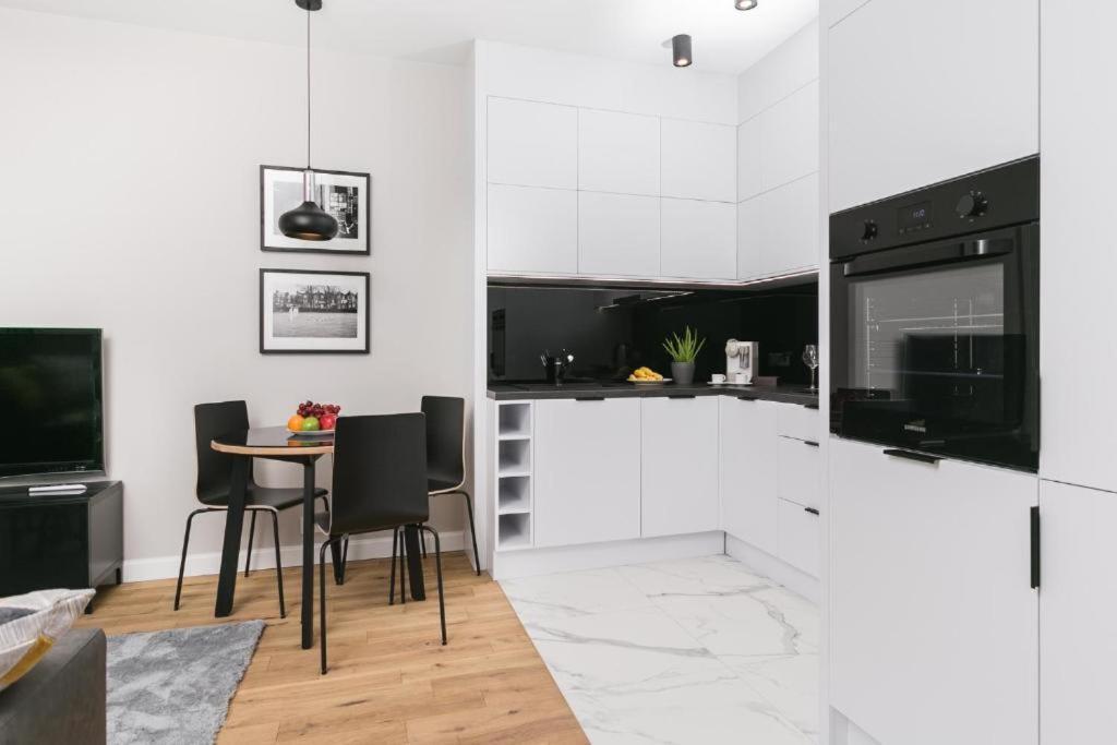 Golden - Two Bedrooms Luxury In The Center - Mennica