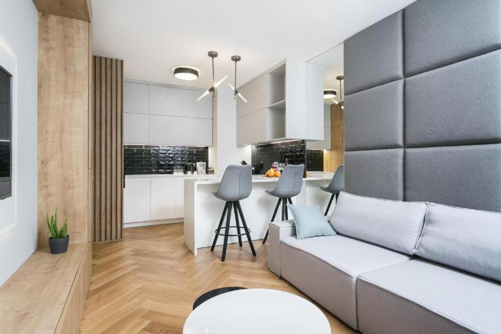 Golden - Two Bedrooms Luxury In The Center - Mennica Apartment Warsaw