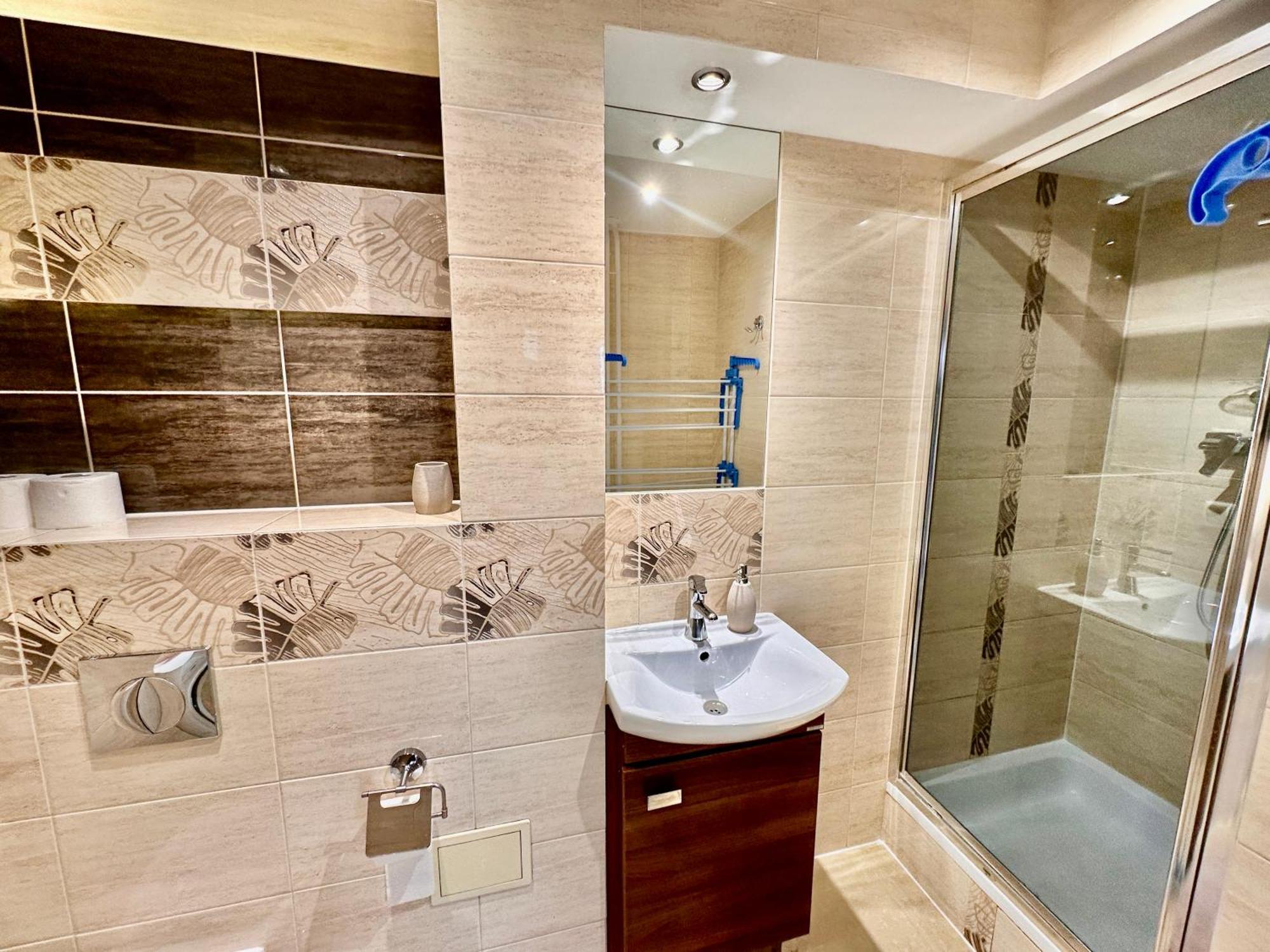 Apartment Sawa 6 Metro Fast Wifi 70'tv Panorama Hbo, Netflix, Dsiney+ *